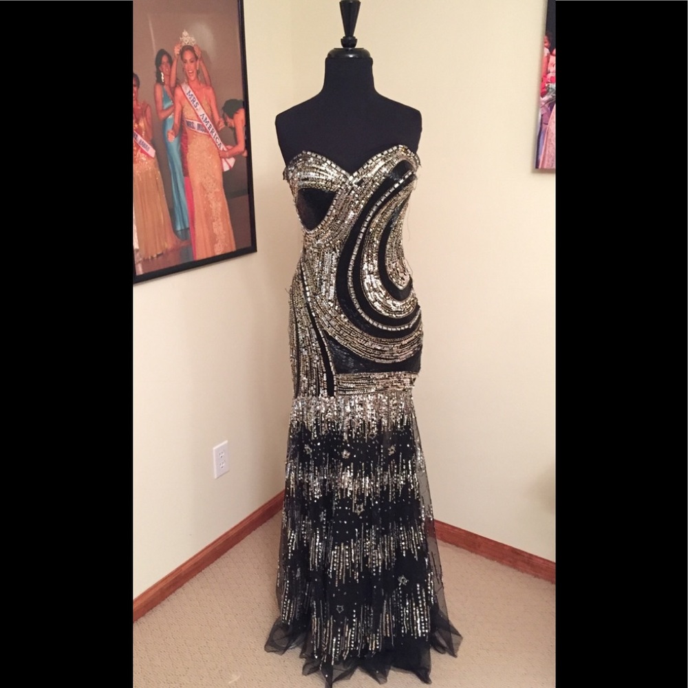 This is a gorgeous, fully beaded, Jovani prom, pageant or special occasion gown!